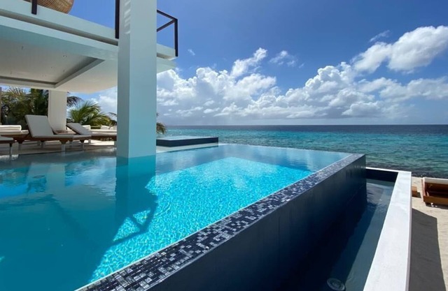 Ultra luxurious Villa with 6 bedrooms!