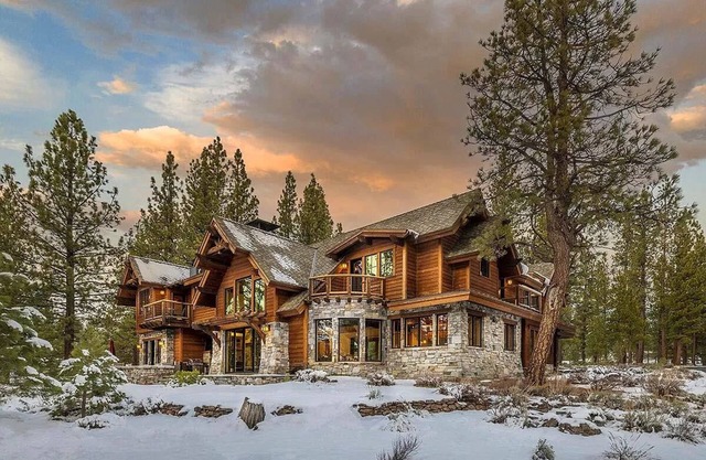 Ultra Luxury Cabin with Incredible views in a Peaceful Gate Community
