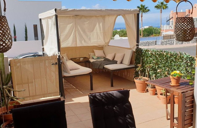 Under palm and banana trees, a 15-minute walk from the sea,