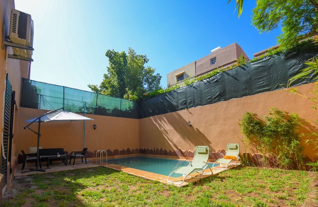 Une Charmante Villa Avec Piscine