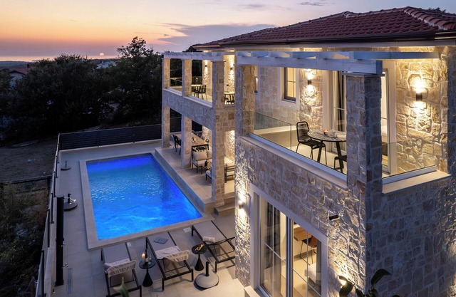 Unforgettable family moments & magical sunsets with breathtaking panoramic view