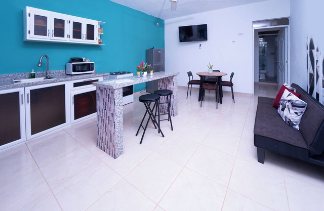 UNFORGETTABLE STAY/COCKTAILS/JACUZZI/WI-FI/AC.