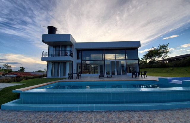 Unforgettable vacations, beautiful farm with astonishing and mountains view