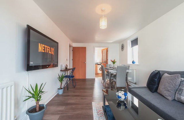 Unique 2-Bed Apartment in Central Ashford