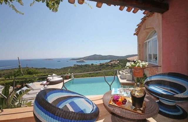 Unique And Precious Context Villa With Sea View