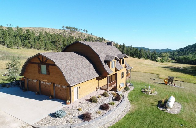 Unique Cabin on 5 Acres, w/Hot Tub, 2-Story Fireplace, 3-Car Gar., 5000 S.Ft