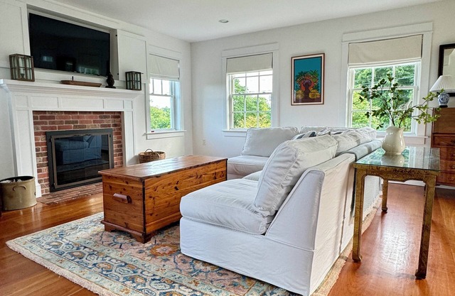 Unique Expansive Property close to Third beach and Sweet Berry Farm