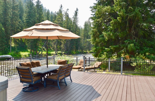 Unique Guesthouse on the Beautiful Gallatin River - Hot Tub w/Amazing Views!