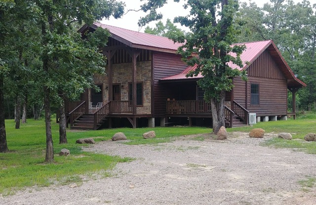 Unique Log House nestled in the woods near Billy Creek.