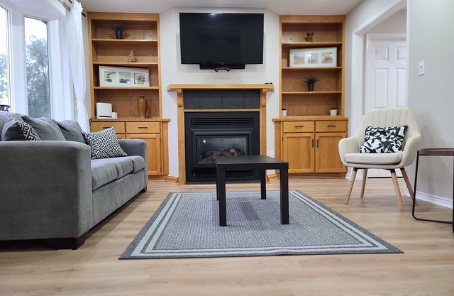 Unique Spacious House Close to 401/Downtown