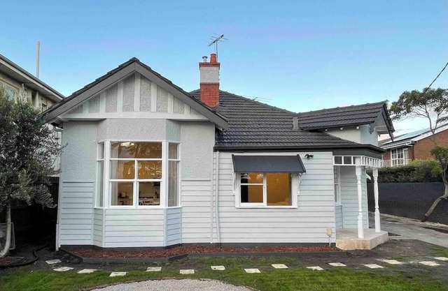 Unit 2 250m to Famous Beach Boxes