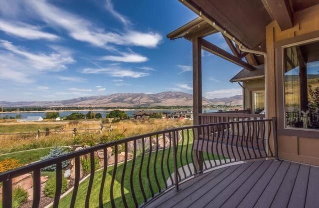 Unobstructed Lake View 10 min to Snowbasin, Sleeps 16