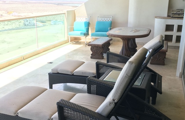 Unsurpassed ocean views - 11th floor Tessoro 1102