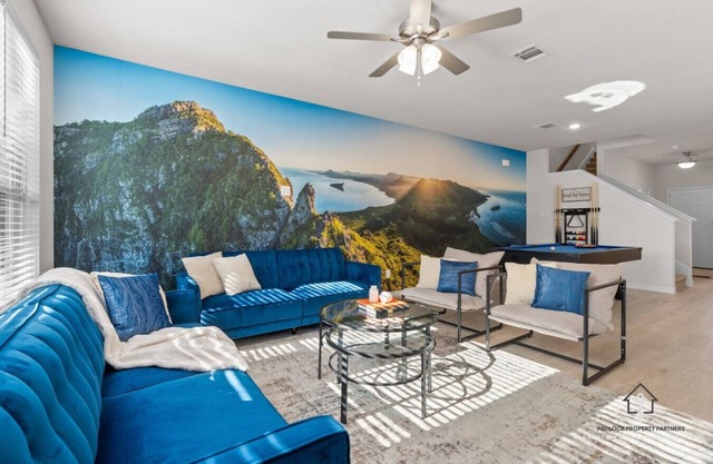 UNT/TWU/DT Denton/New/King Bed