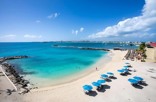 Unwind and Indulge in the Beauty of St. Maarten! Outdoor Pool, Full Kitchen!