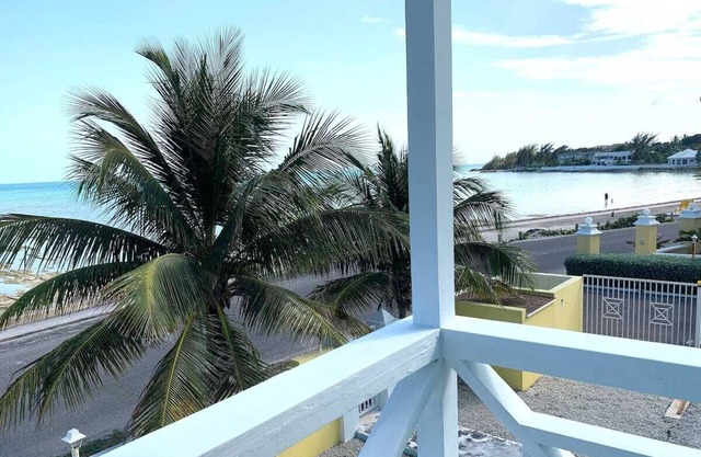 Unwind at this spacious seafront villa in paradise!