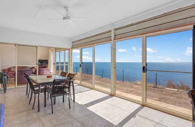 Unwind @ Myponga Beachfront House
