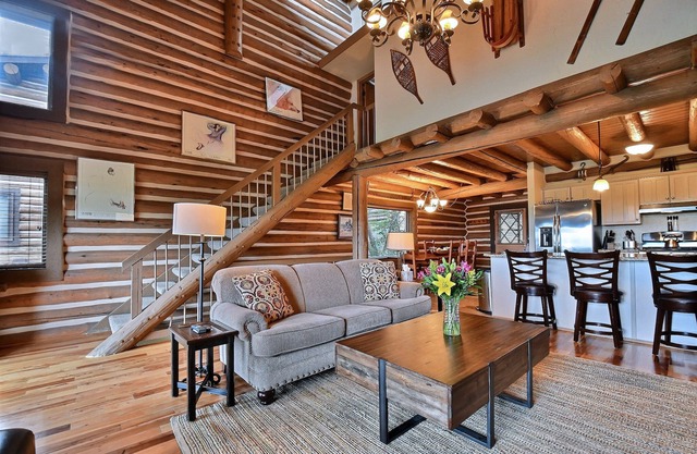 Up to 25% Off! Ski In & Walk to Skiing, Restaurant & PC Base! Sleeps 9!