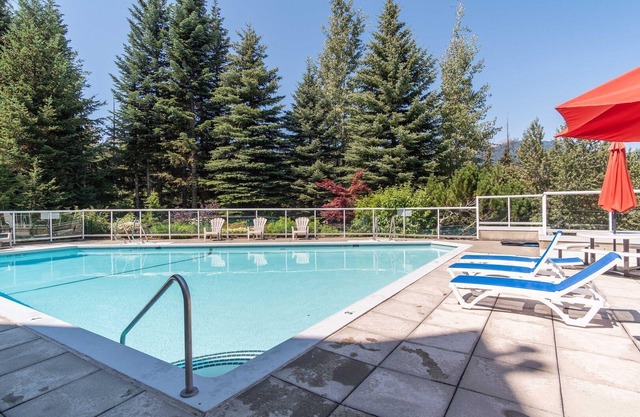 Updated 2BDR | Perfectly located! Close to Gondola