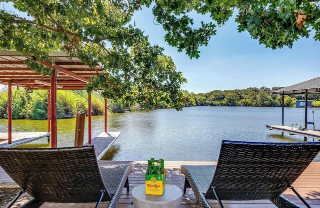 Updated 4BR Lakefront w/Hot Tub, Dock & Fire Pit