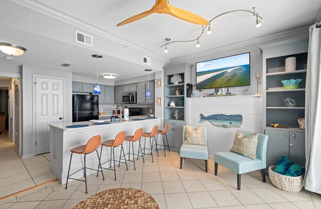 Updated Beachfront Condo~Turtles Nest, East