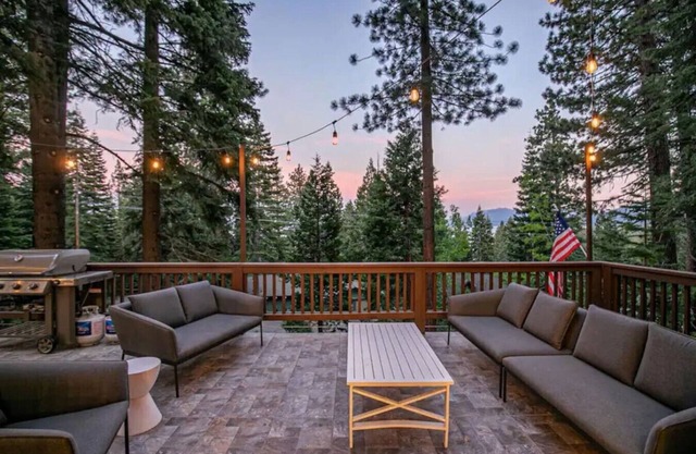 Updated Cabin near Beach&Ski HotTub Sauna Pets EV