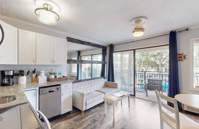 Updated Condo W/Fast WiFi, Shared Pool, Balcony & Central AC - Walk to Beach