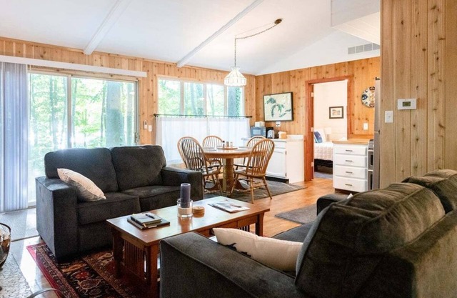 Updated Cozy Cabin near Lake Michigan