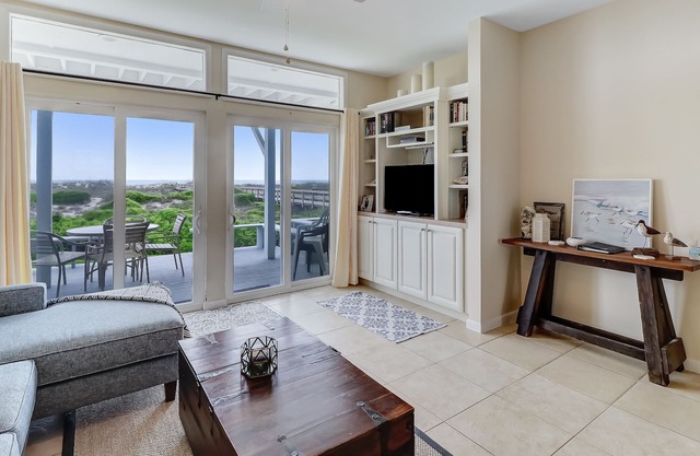 Updated oceanfront townhouse, private decks & pool. Easy beach access; vehicles permitted on beach.