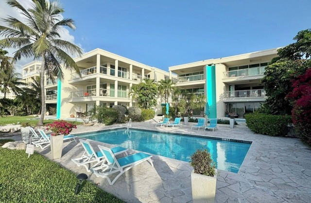 Updated Penthouse amazing ocean front view of GRACE BAY BEACH!
