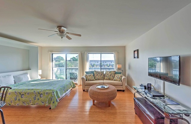Updated Studio Condo at Walton Dunes Beach w/ Pool