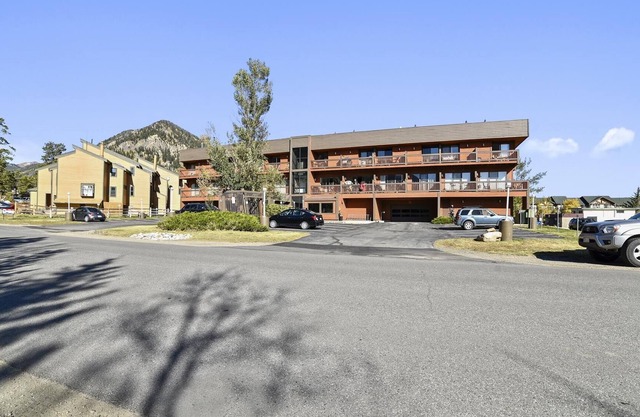 Updated top floor Studio near Main Street, Frisco.