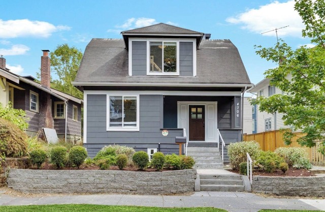 Upgraded Historical Gem 5BR/4Ba/with AC in U District