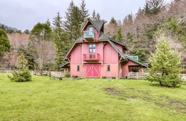 Upgraded two-story loft with mountain views and gas fireplace