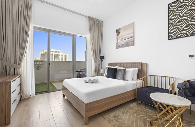Upmarket Apartment with a Pool, Gym & Private Balcony