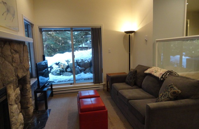 Upper Village 2 Bedroom 2 bathroom townhouse, Ski In with Private Hot Tub