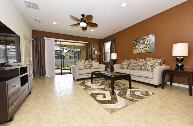 Upscale 7 Bed 5.5 Bath House - Located near the best attractions in Orlando
