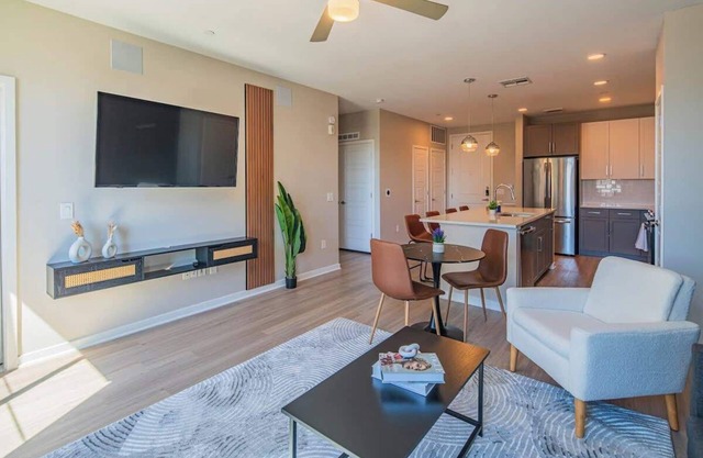 Upscale near DT Stay | Pool, Gym, W/D & Parking