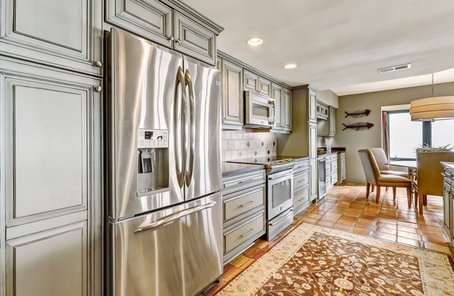 Upscale, newly furnished, single level end unit, with 180 degree view