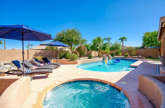 Upscale Phoenix Abode: Walk to South Mountain Park