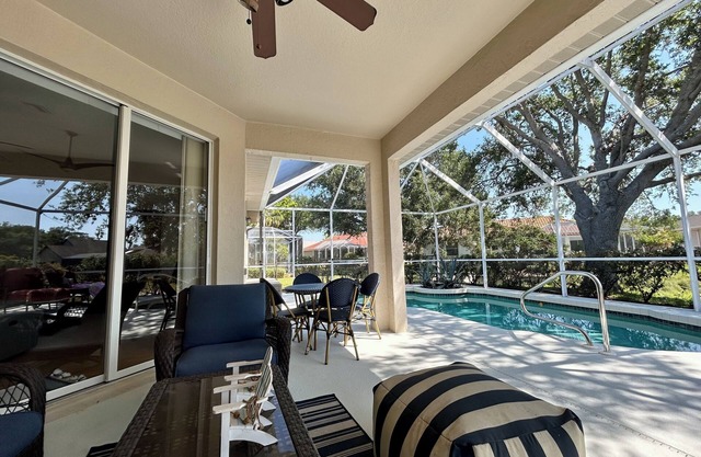 Upscale private pool home close to beach, bike trails and downtown Venice.