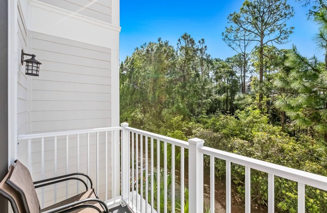 Upscale studio at The Village of Baytowne Wharf with AC, pool, hot tub & gym