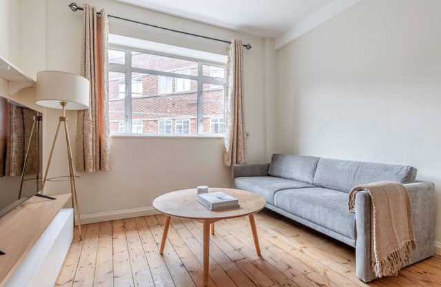 Upscale West Kensington 1BR, near Shopping & Dining, by Blueground