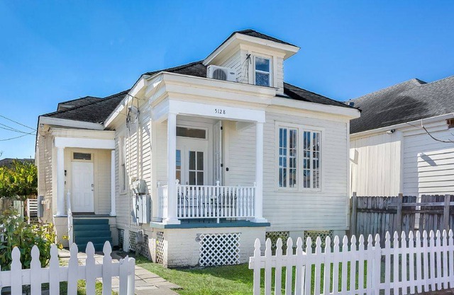 Uptown Spacious 4BD/3BA with Historic Charm