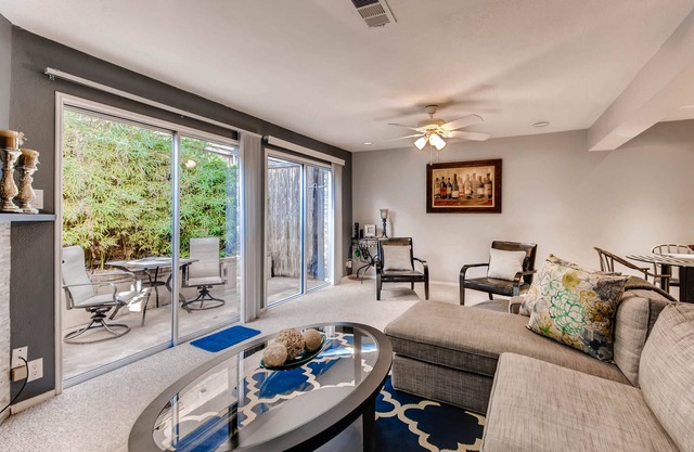 Uptown welcoming 2+2 w/patio & Katy-trail access!
