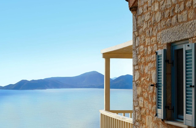 Urania, private villa Iris, private pool, endless sea views, near famous beaches