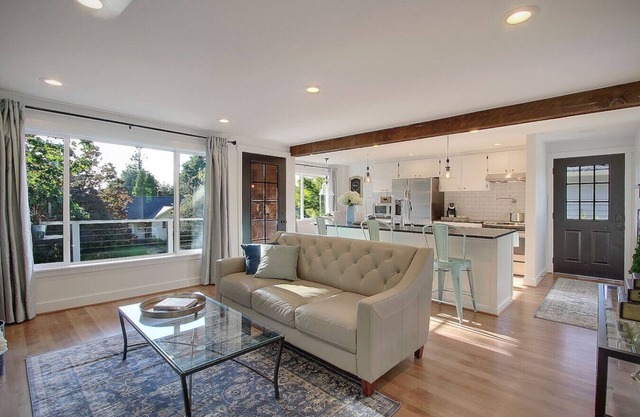 Urban 4BR Duplex @Kirkland | Walk to Lake & Google