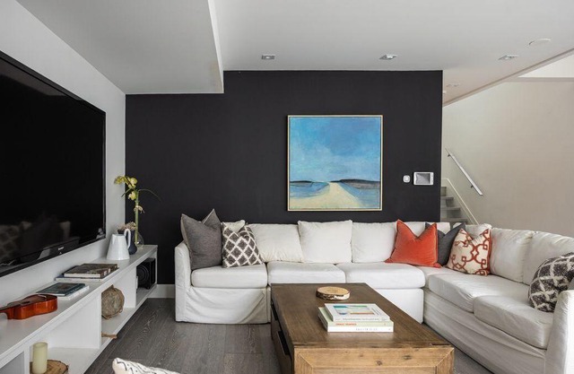 Urban Elegance Home in Yorkville | 3bed3baths