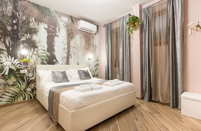 Urbana Little Suites