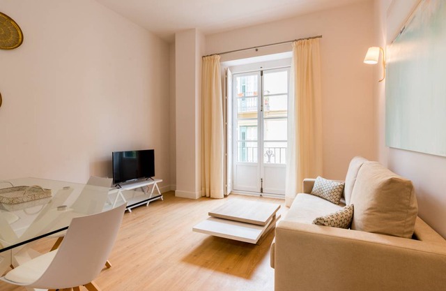Urbe10 Plaza de la Merced 1 Bedroom apartment (2C)